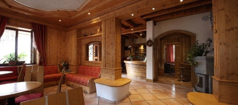 Albergo Centrale Forni, Форни-ди-Сопра — фото 1