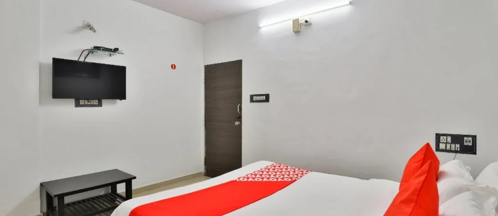 Hotel Day Night Stay By OYO Rooms, Palsana — photo 1