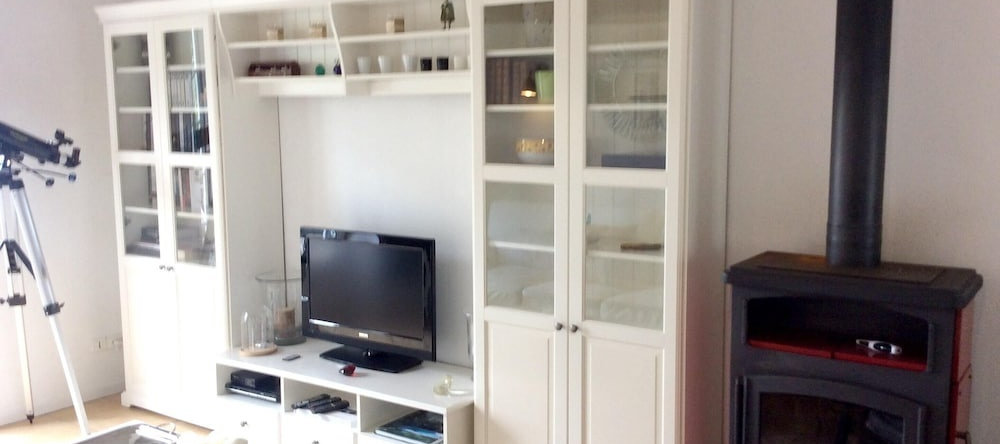 House With one Bedroom in Abjat-sur-bandiat, With Shared Pool, Furnished Garden and Wifi, 阿布雅-叙尔-邦迪亚 — 照片 1