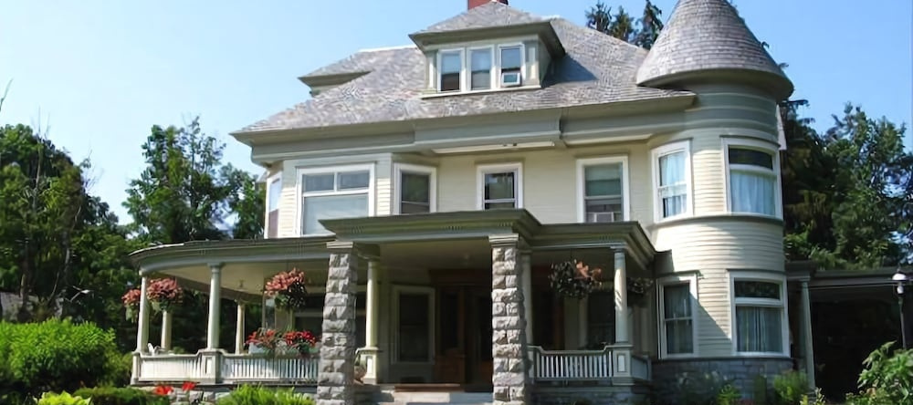 Cornerstone Victorian B&B, Warrensburg — photo 1