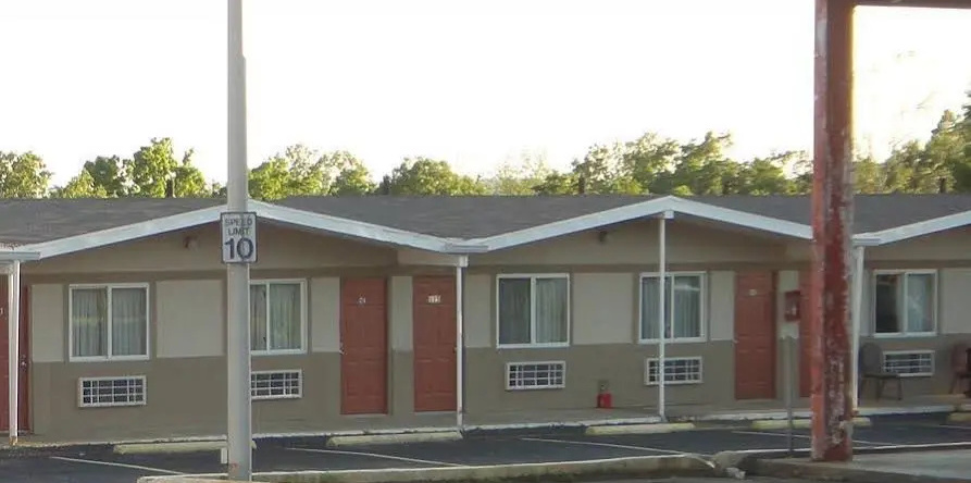 Relax Inn St. Robert, Сен-Робер — фото 1