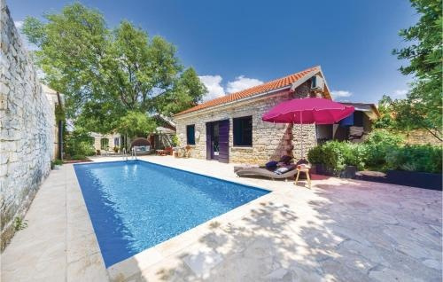 Two-Bedroom Holiday Home in Pridraga, Pridraga — photo 1
