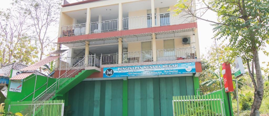 OYO 946 Penginapan Menara Megah Syariah, 佩拉布汉拉图 — 照片 1