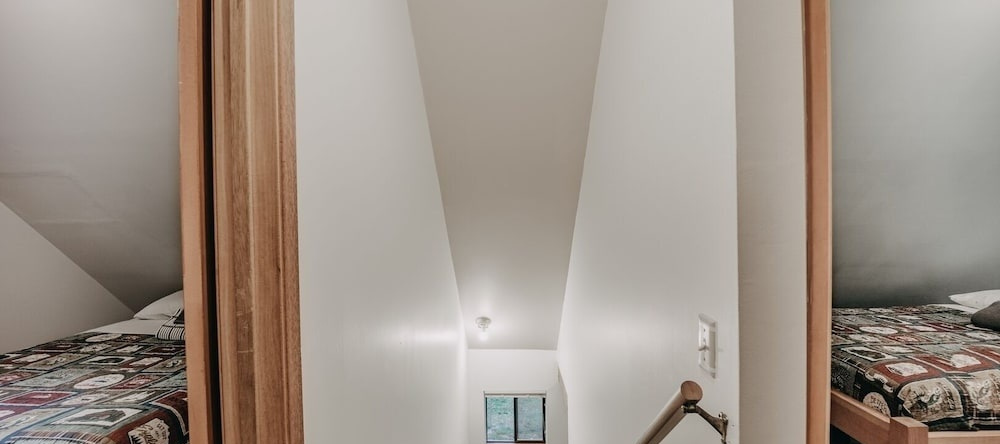 67mf- Hot Tub - Pets Ok - Bbq - Sleeps 5 3 Bedroom Home by RedAwning, 林登 — 照片 1