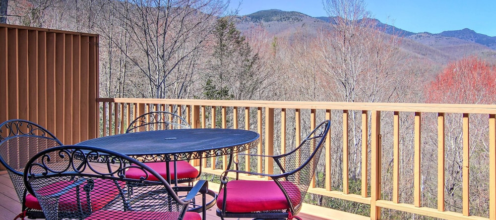 Furnished Deck + Mtn Views: Burnsville Cabin!, Little Switzerland — photo 1