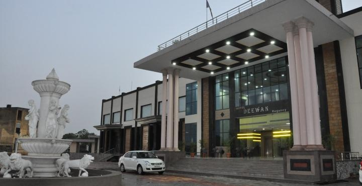 Hotel Triputi, Котпутли — фото 1
