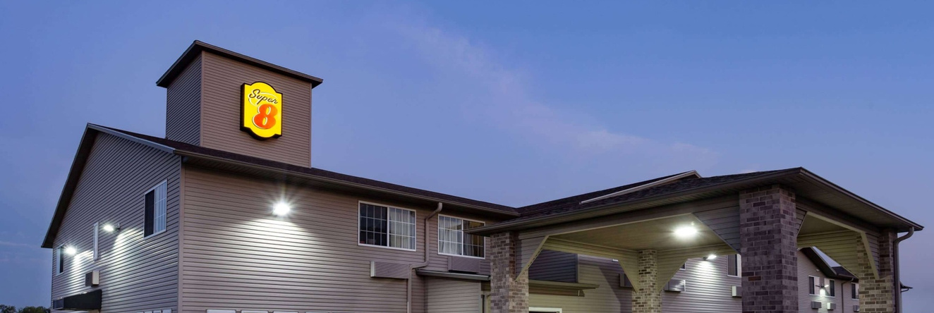 Super 8 by Wyndham Fort Dodge IA, Fort Dodge — photo 1