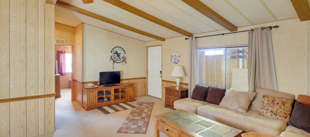 Bullhead City Home w/ Fire Pit - Walk to CO River!, Bullhead City — photo 1