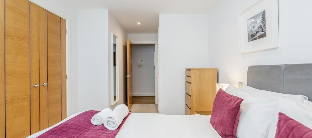 Roomspace Apartments -Abbot's Yard, Гилфорд — фото 1
