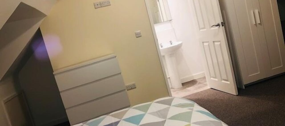 Townhouse @ Corporation Street Stoke, Сток-он-Трент — фото 1