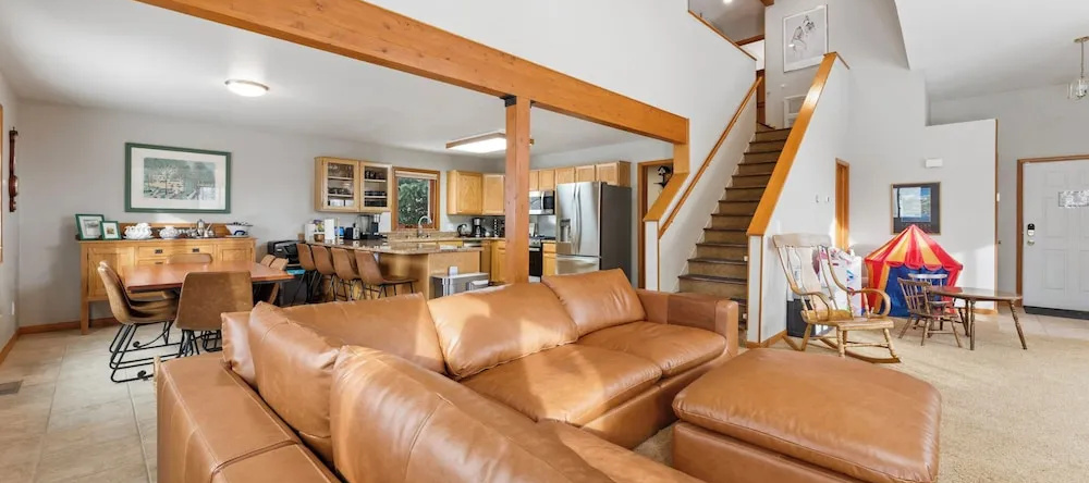 Stand-alone Mountain Home, Private Hot Tub and Deck, Mountain Views #34 by Summit County Mountain Retreats, 狄龙 — 照片 1