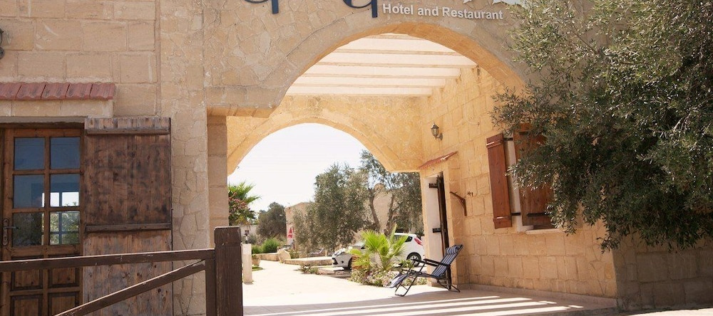 Glaro Garden Hotel, Дипкарпаз — фото 1
