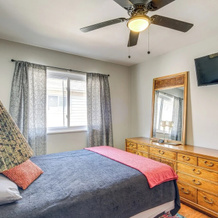 8 Mi to Dtwn Cleveland: Quiet Home w/ Fenced Yard, Cleveland — photo 4