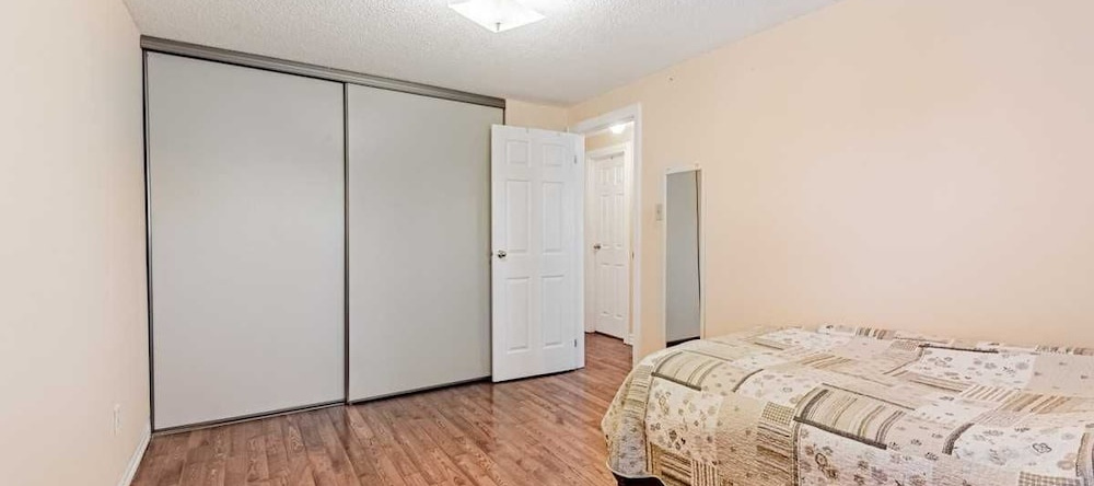Comfortable Home in Richmond Hill, 列治文山 — 照片 1