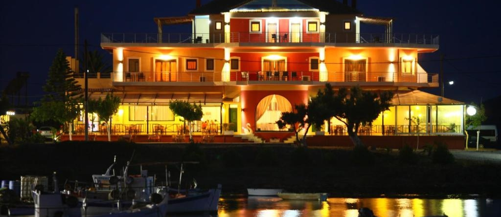Faros Luxury Suites & Restaurant, Трифилия — фото 1