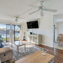 3 Mi to Surfside Beach & Pier: Townhome w/ Balcony, 默特尔比奇 — 照片 2