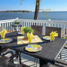 Waterfront Cottage W/ Private Beach + Deck!, Колониал-Бич — фото 5