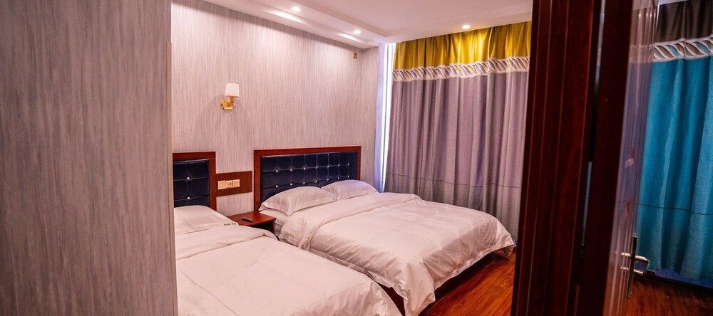 Holiday Hotel, Владивосток — фото 1