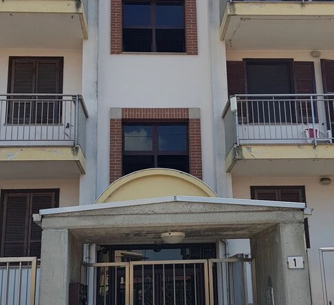 V12 Apartments - Trecate, 特雷卡泰 — 照片 1