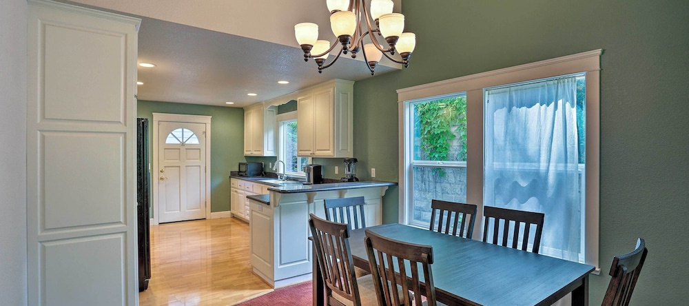 Spacious Downtown Chico Home ~ Half Mile to Csu!, 奇科 — 照片 1