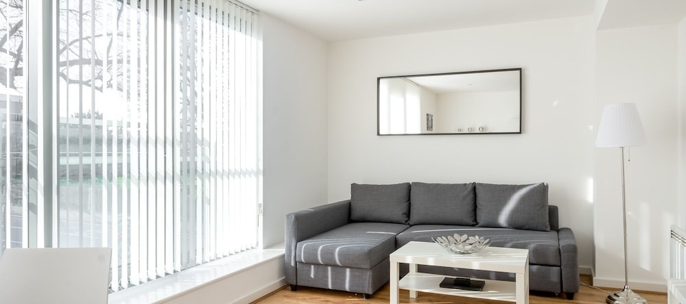 Luxury 2 Bed Apartment, Бедфорд — фото 1