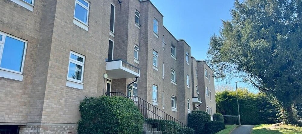 Sunny 2-Bedroom Flat In Hoddesdon, Ходдесдон — фото 1