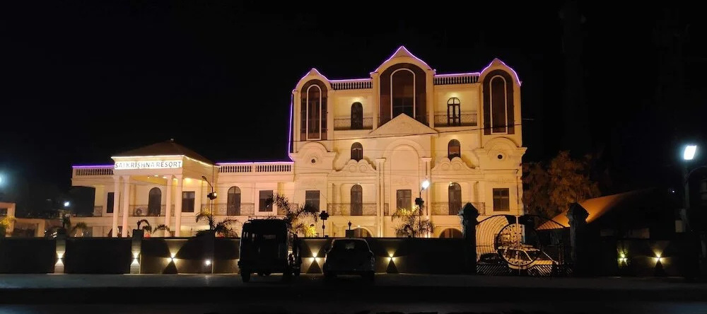 Sai Krishna Resort Garden, 伊塔尔西 — 照片 1
