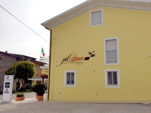 Pit Lane, Offida — photo 1