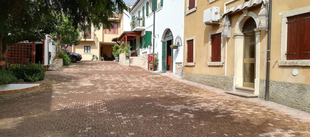 B&B Brixius, Лаваньо — фото 1