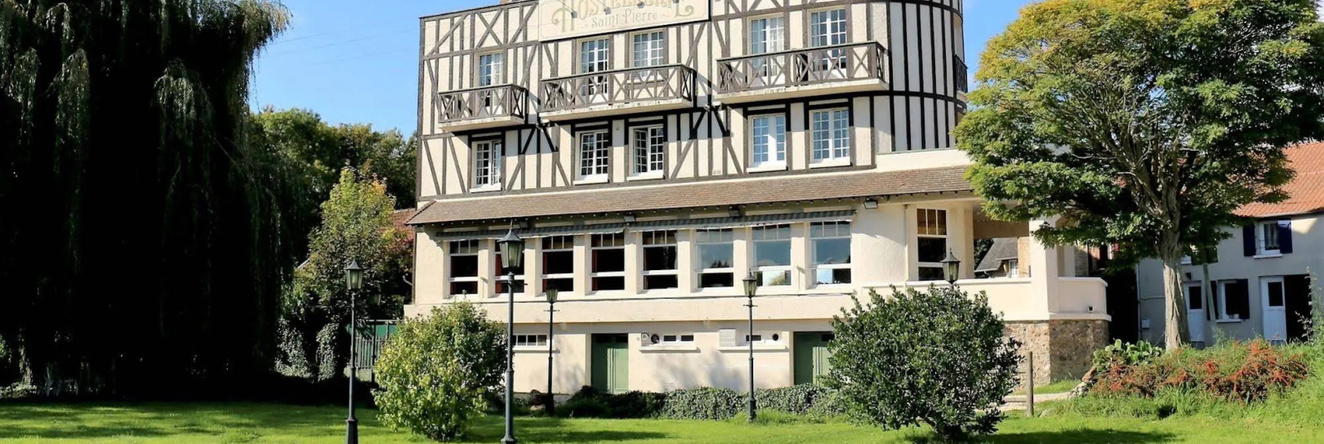 Hostellerie Saint Pierre, 圣皮埃尔-迪沃夫赖 — 照片 1