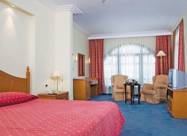 Hotel Klassis Golf & Country Club, Силиври — фото 1