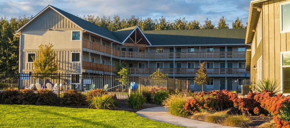 Life Northwest RV sites and Lodging, Franklin — photo 1