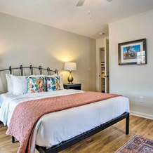 Walk To Dining: Saluda Main Street Retreat!, Салуда — фото 4