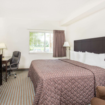Super 8 by Wyndham Cedar Falls IA - University, 锡达福尔斯 — 照片 5