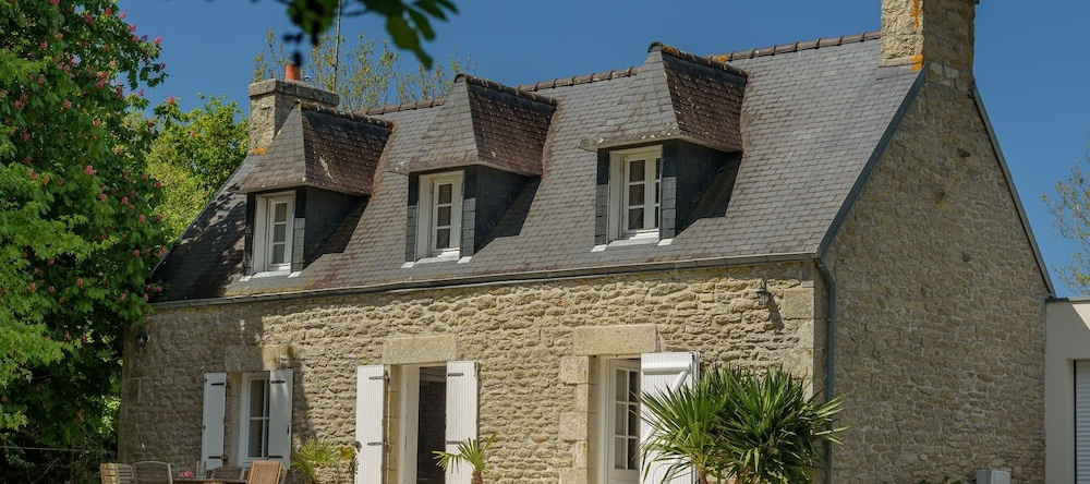Beautiful Breton villa with private pool and large garden, 6 km from the coast, 蓬拉贝 — 照片 1