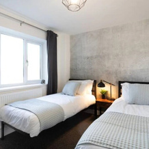 Modern 3-Storey Apartment & Free Parking, Сметвик — фото 2