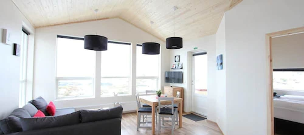 Blue View Cabin 6A with Hot Tub, Reykholt — photo 1