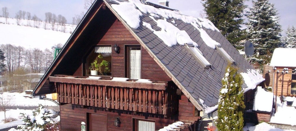 Charming Holiday Home in Cranzahl Near the Forest, 泽马塔尔-诺伊多夫 — 照片 1