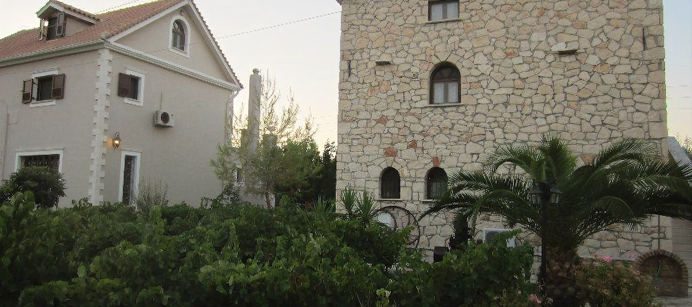 Alomata, Агиос Состис — фото 1