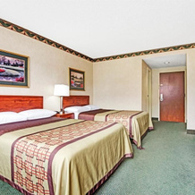 Super 8 By Wyndham Raleigh North East, Роли — фото 5