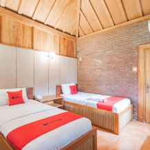 RedDoorz Premium @ Joglo Garut Cottage Syariah, 加鲁特 — 照片 3