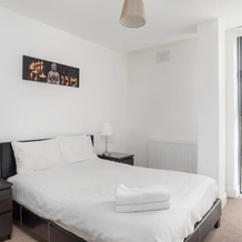 Modern Bedford Blues Apartment, Bedford — photo 3