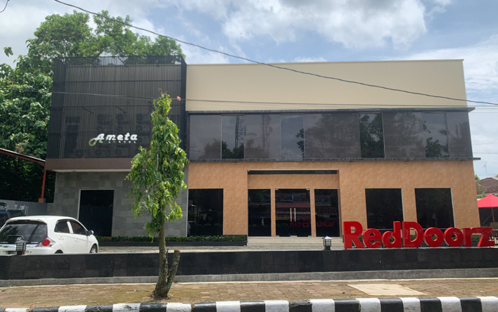 RedDoorz near Alun Alun Purbalingga, 普尔巴灵加 — 照片 1