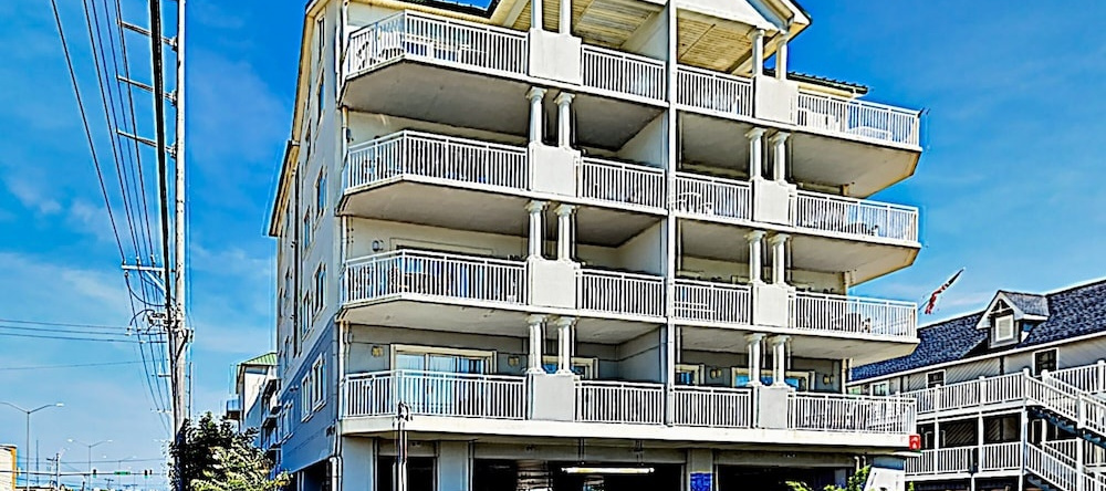 New Listing! Ocean-view W/ Rooftop Pool 4 Bedroom Condo, Ocean City — photo 1