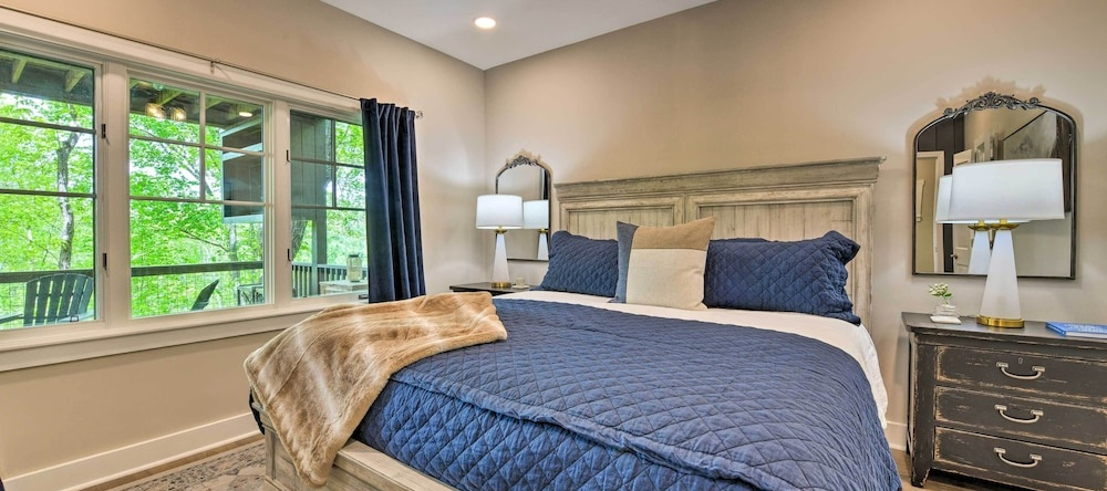 Trillium Home w/ Golf Course Views & Fireplaces!, 罗斯门 — 照片 1