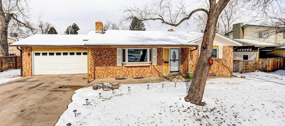 Centennial Home w/ Game Room, 11 Mi to Downtown!, 森特尼尔 — 照片 1