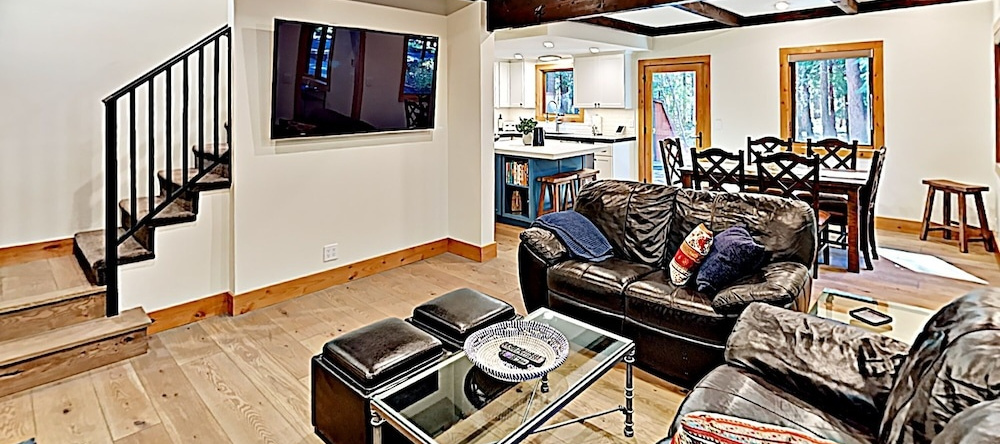 3816 Dinah Cabin at Carnelian Bay - 3 Br Cabin, 卡内利安湾 — 照片 1