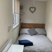 2-Bed Cabin Sleeps 4 -Small Pets Ok -Free Parking, Ллансаннан — фото 5