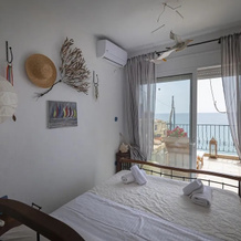 Poseidon Seafront Apartment By Rentalspro, Сивири — фото 4