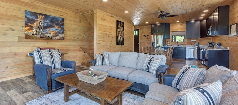 Pet Friendly Cabin Hot Tub, Games & Fishing Pond, Севьервилл — фото 1